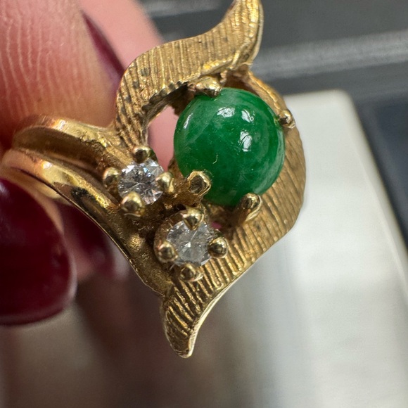 1970s Vintage Natural Jade and diamonds Ring 14K Yellow Gold